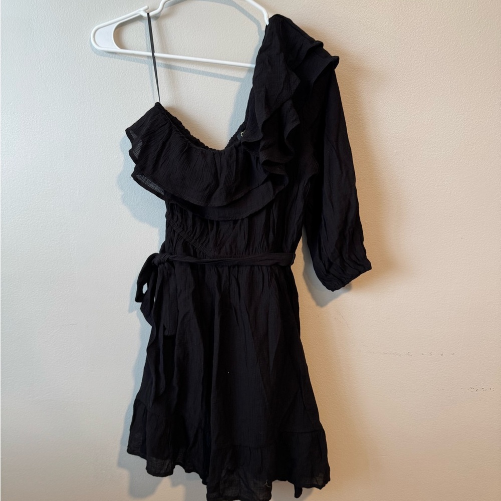 Elegant Black One-Shoulder Dress